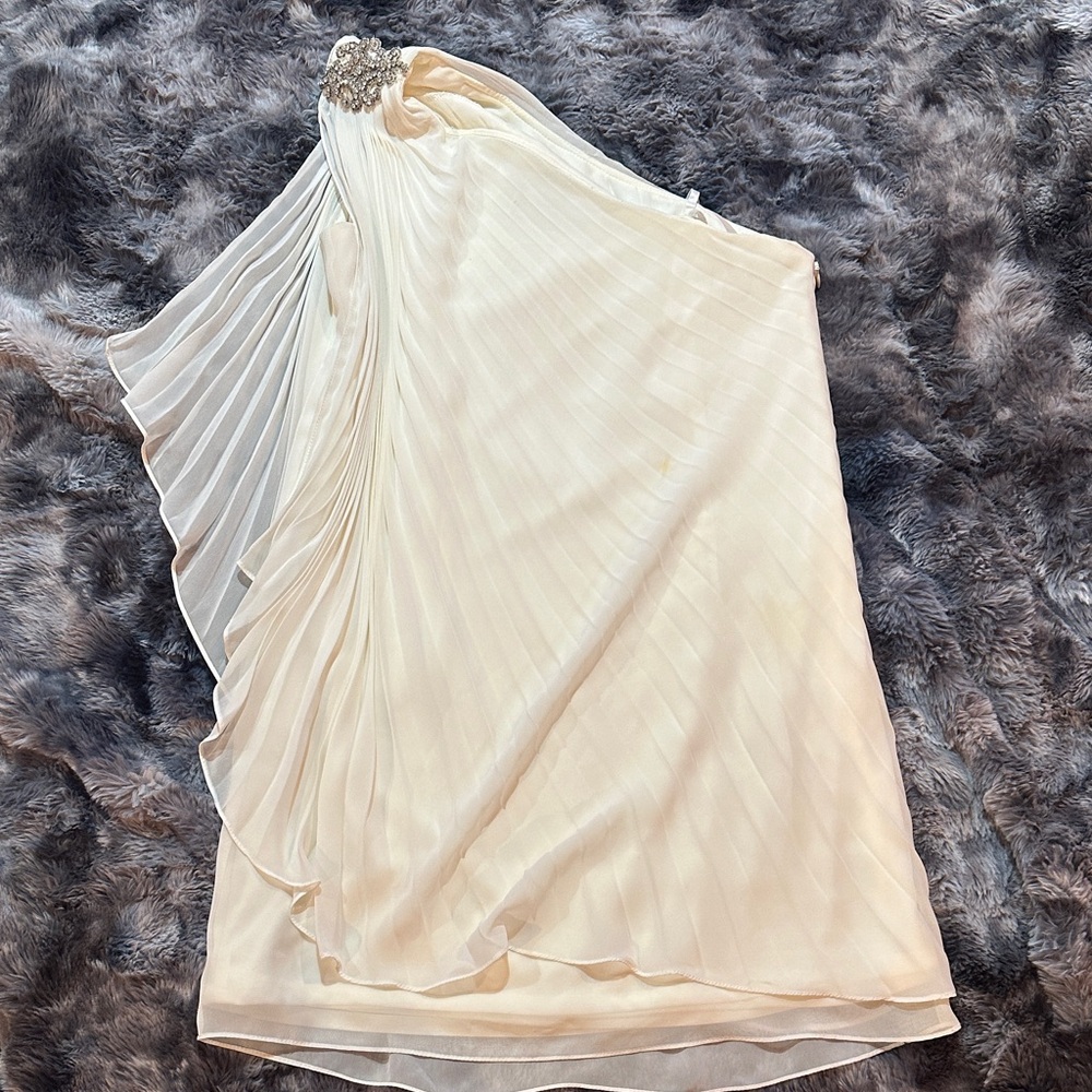 Elegant Cream Pleated dress